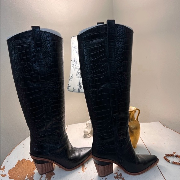 Gianni Bini Boots - Picture 12 of 16